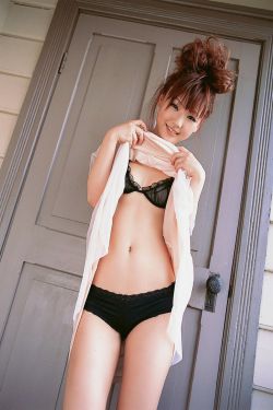 美女被日出水