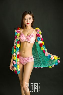 辛灵仙子怀孕大肚子的照片