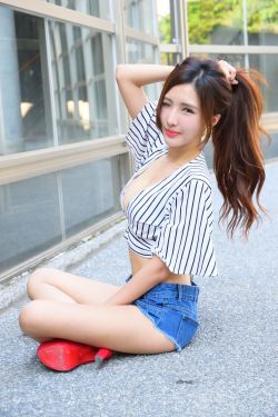 美女挨板子