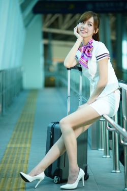 美女上厕所尿尿