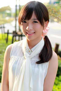 挠脚心女孩脱袜子的视频
